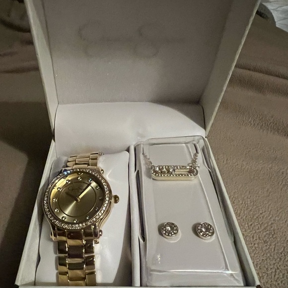 Jessica Simpson Accessories - 🎁 💝 Jessica Simpson gift package, women watch+ matching necklace and earring